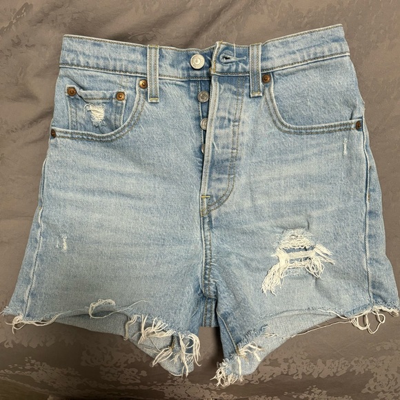 Levi’s Ribcage Short - Picture 2 of 5